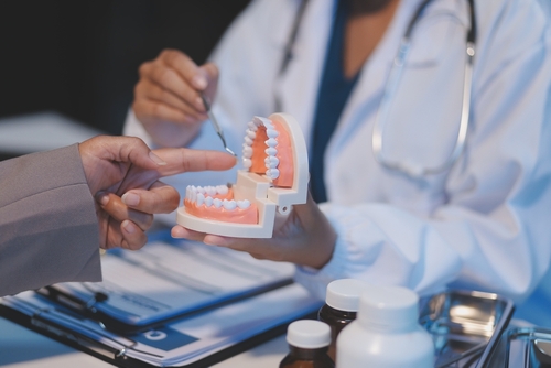 Dentist,And,Patient,Discussion,About,Planned,Dental,Treatment,In,Dental